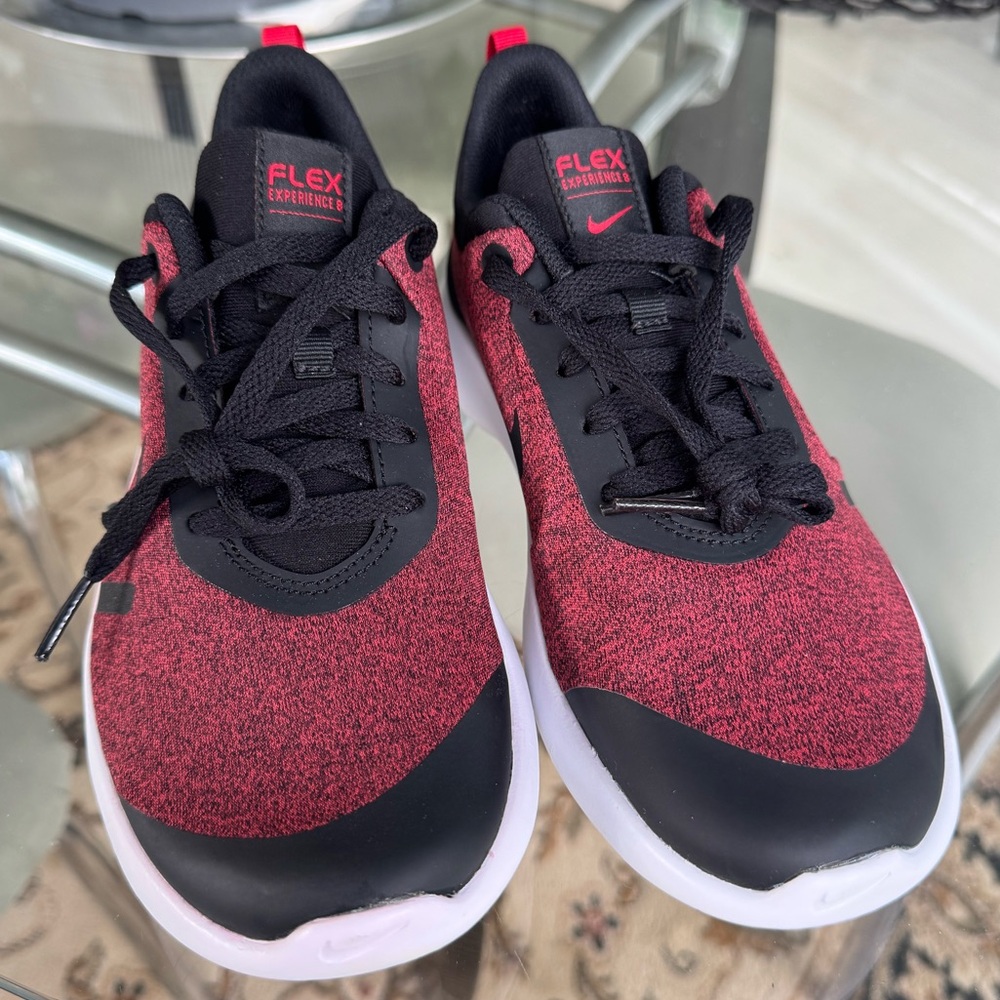 Nike Red and Black Sneakers Modern Athletic Design. NEW!!
